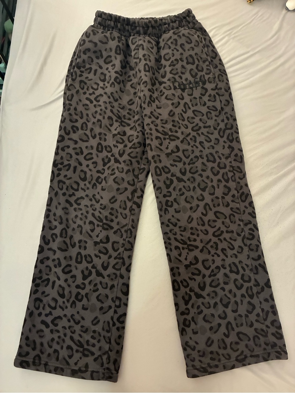 Baggy leopard print sweatpants